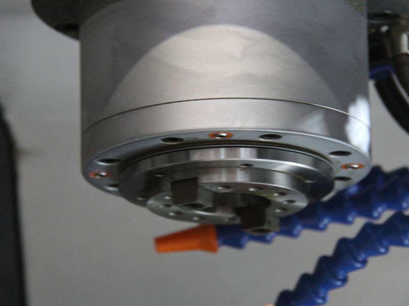 選擇扭(niǔ)軸折彎(wan)機應考(kǎo)慮的幾(jǐ)個問題(tí)？